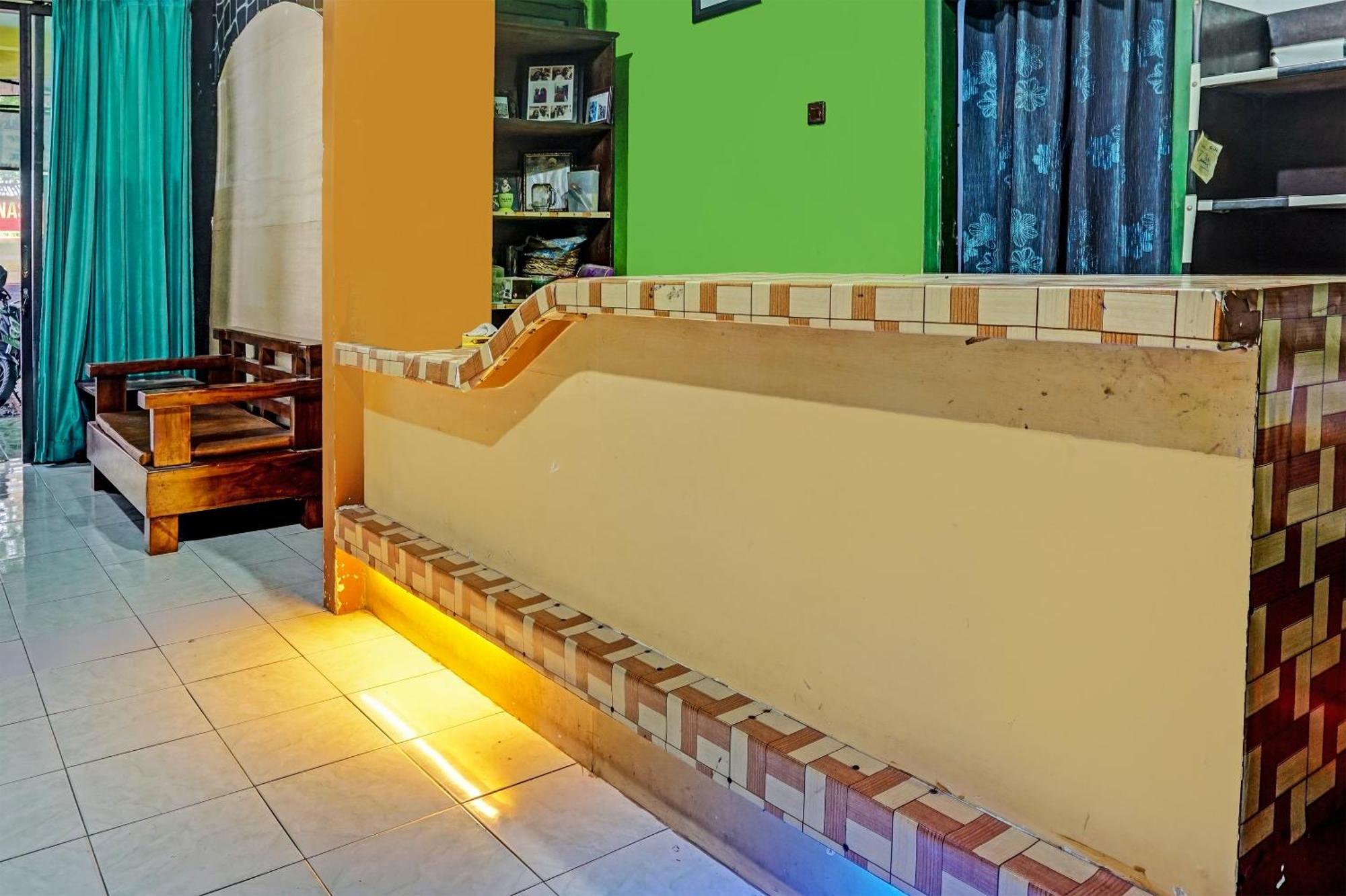 Oyo 91697 Nyaman Homestay Syariah Pare Exterior foto